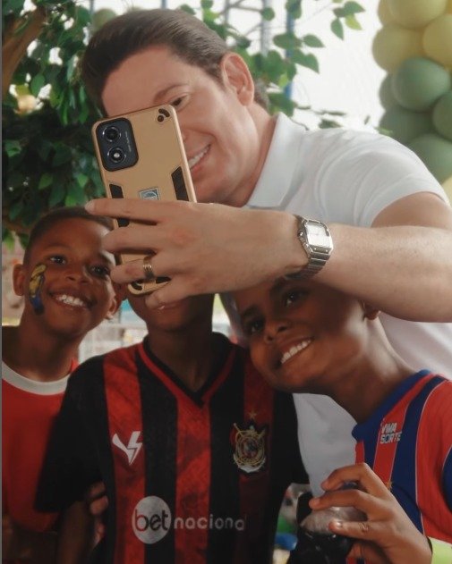 Bispo Bruno Leonardo realiza ação especial do Dia das Crianças e leva amor e esperança a comunidades carentes 2 WhatsApp Image 2025 10 16 at 09.19.36