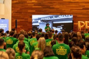 Luciano Hang comemora pagamento do PPR com os 22 mil colaboradores